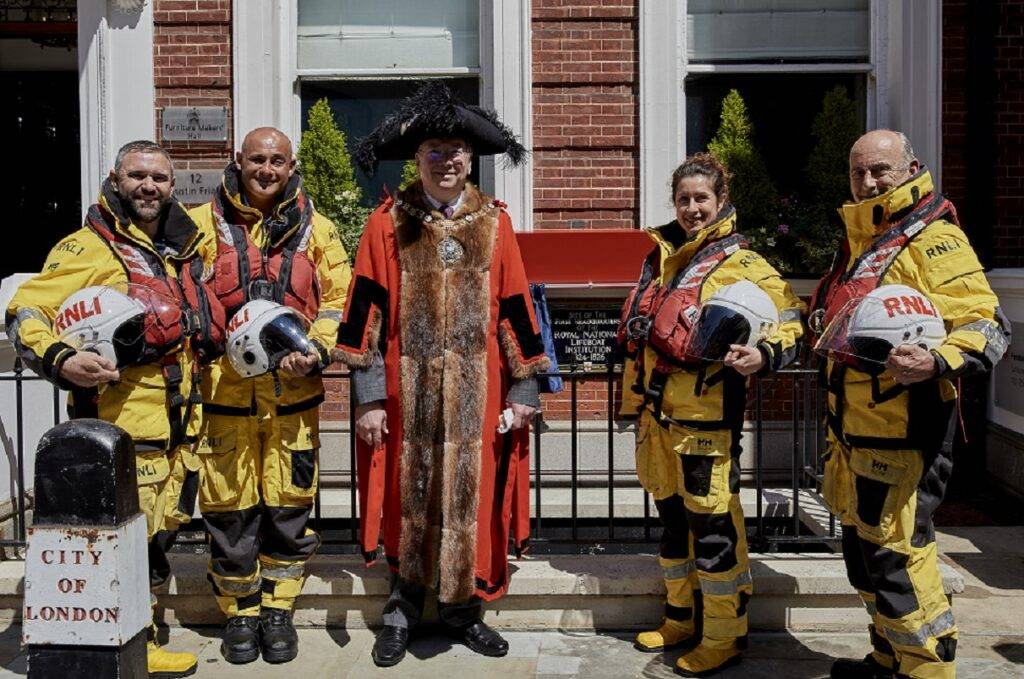 Lord Mayor of London with RNLI crew members at unveiling of blue plaque at Furniture Makers' Hall RNLI/Laura Lewis